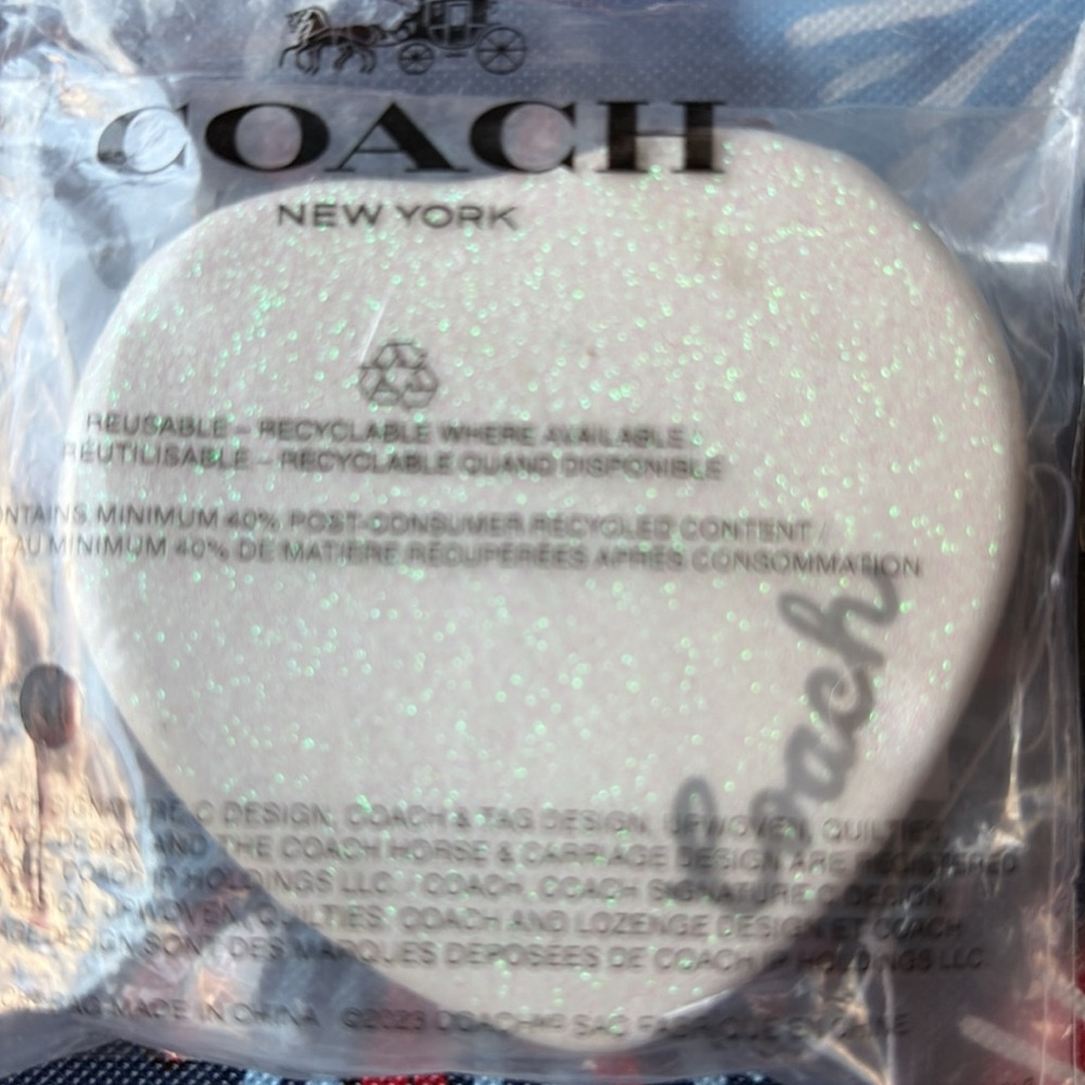 🪞🤍🪞Coach Glittery White Heart Compact Mirror 🪞🤍🪞 NWT 🪞🤍🪞 - Picture 8 of 16